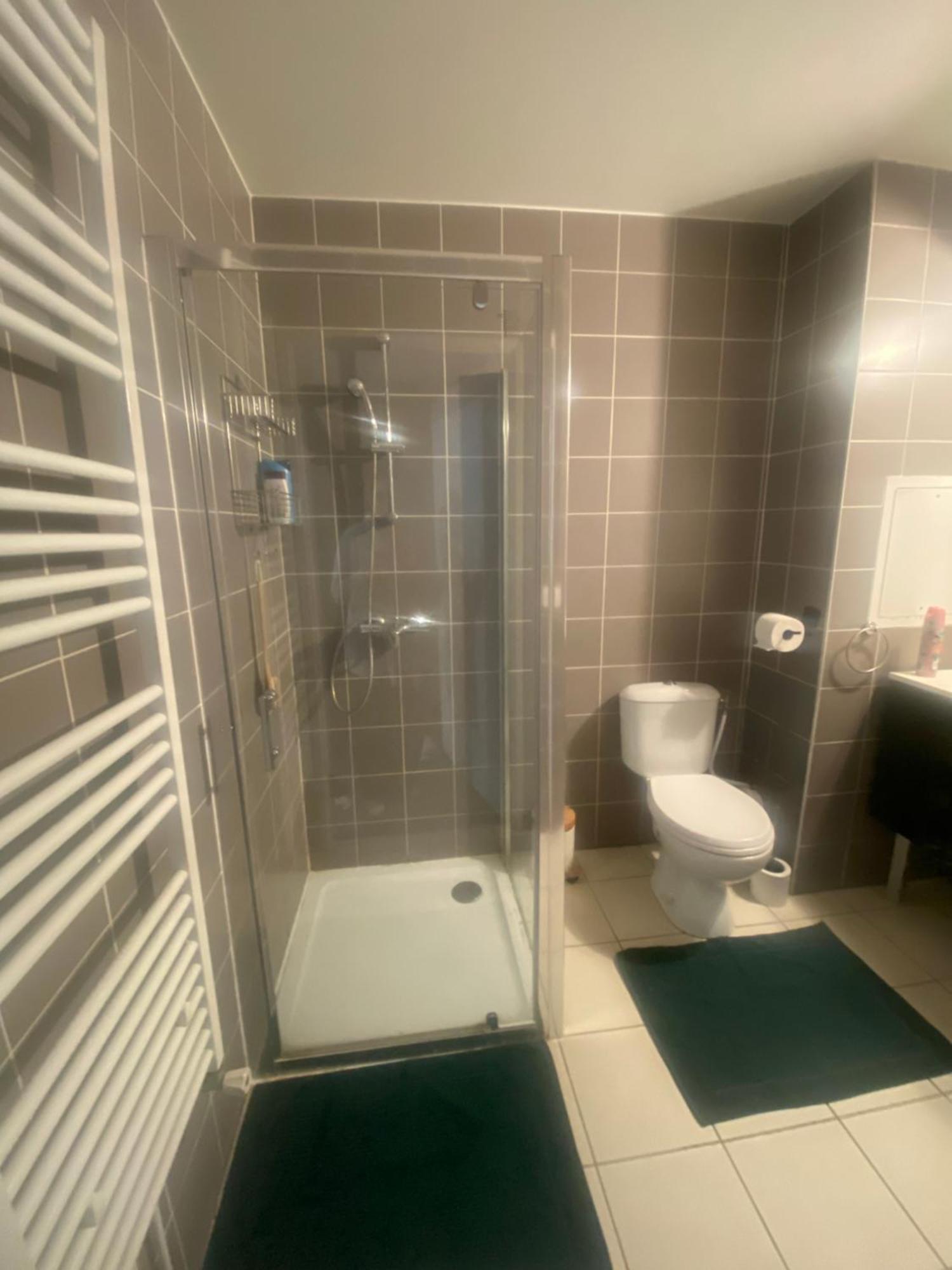 Chambre Privee Sdb Kitchenette Proche De Paris Сент-Уан Екстер'єр фото